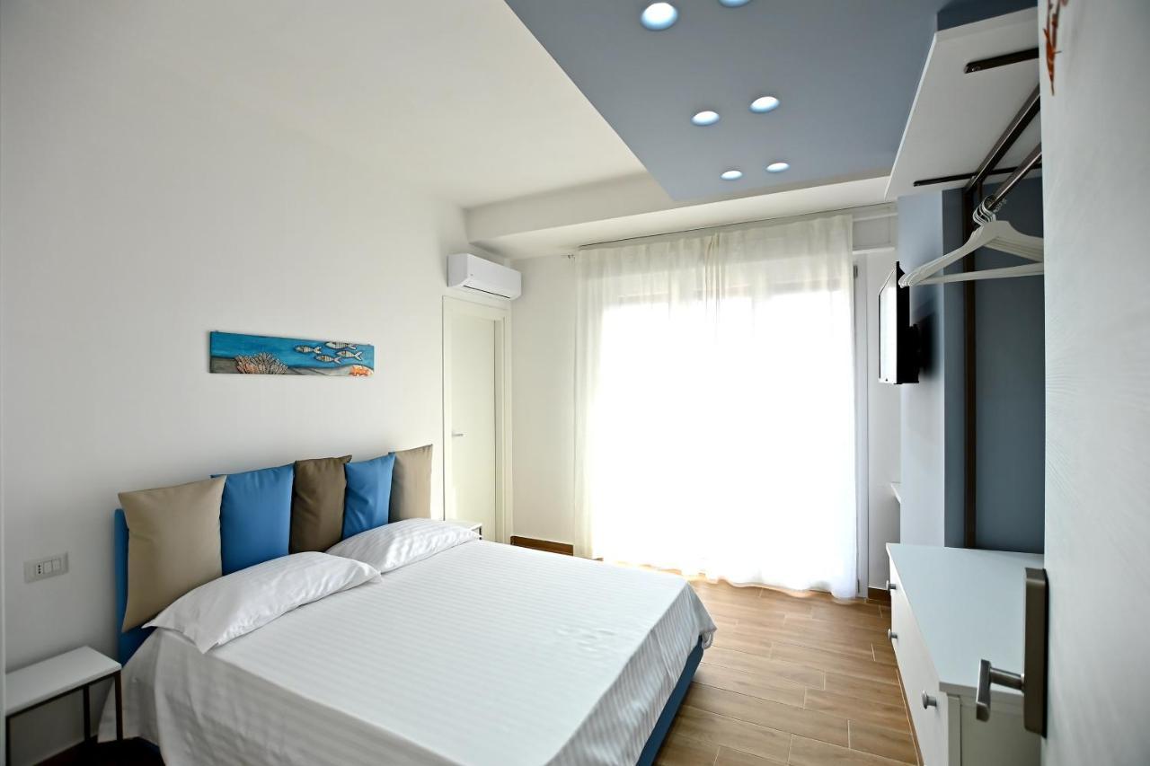 Kore Suites&Apartments Locri Exteriör bild